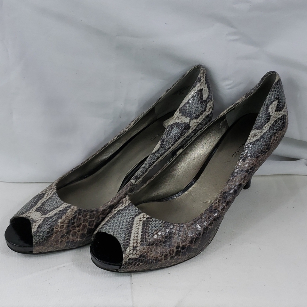 Bandolino faux snake print peep toe pump
